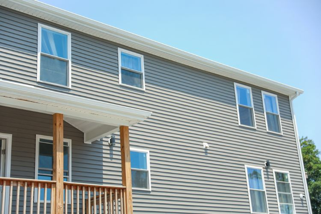 Standard vs. Premium Vinyl Siding: What’s the Difference?