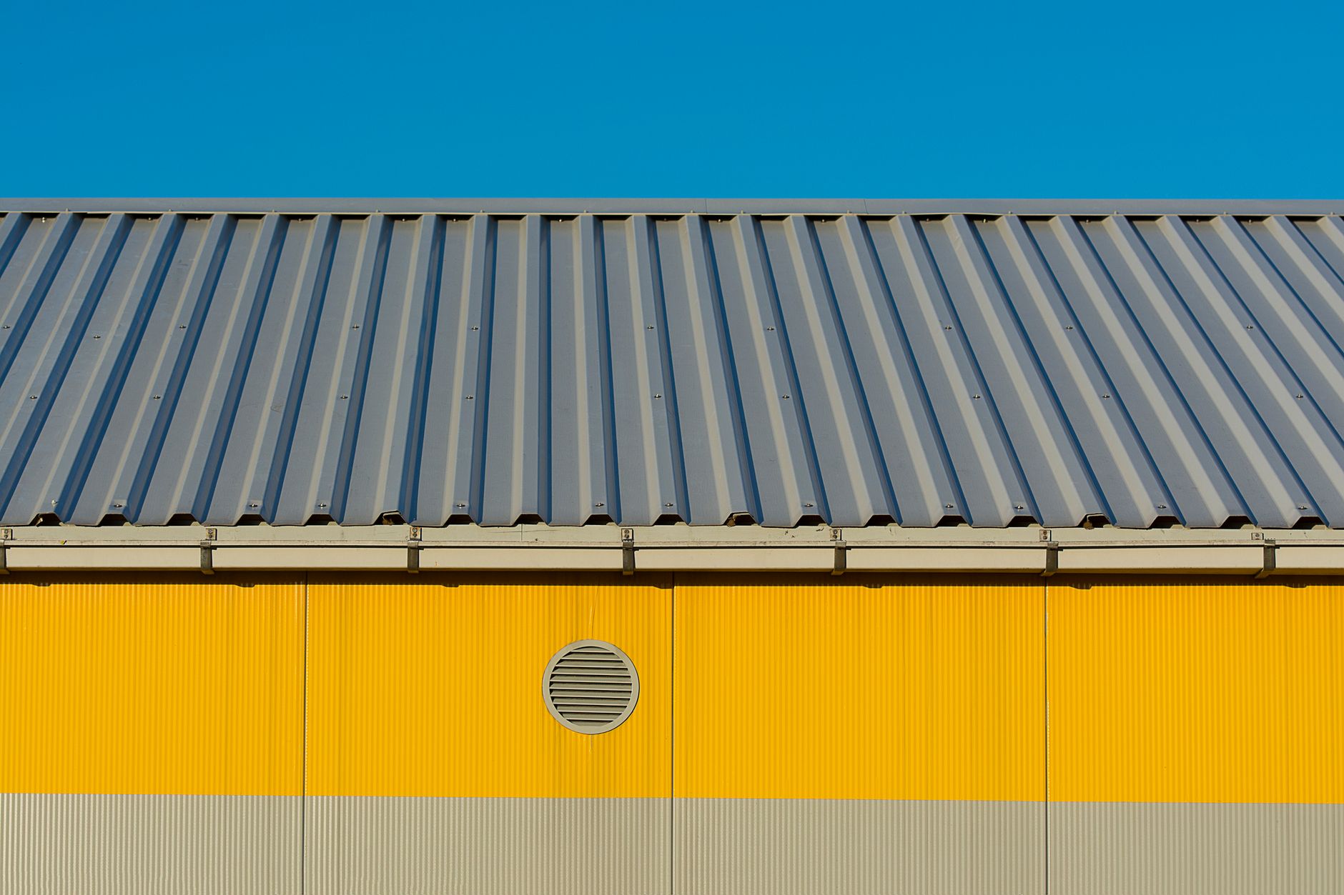 SHOULD YOU INVEST IN A METAL ROOF?