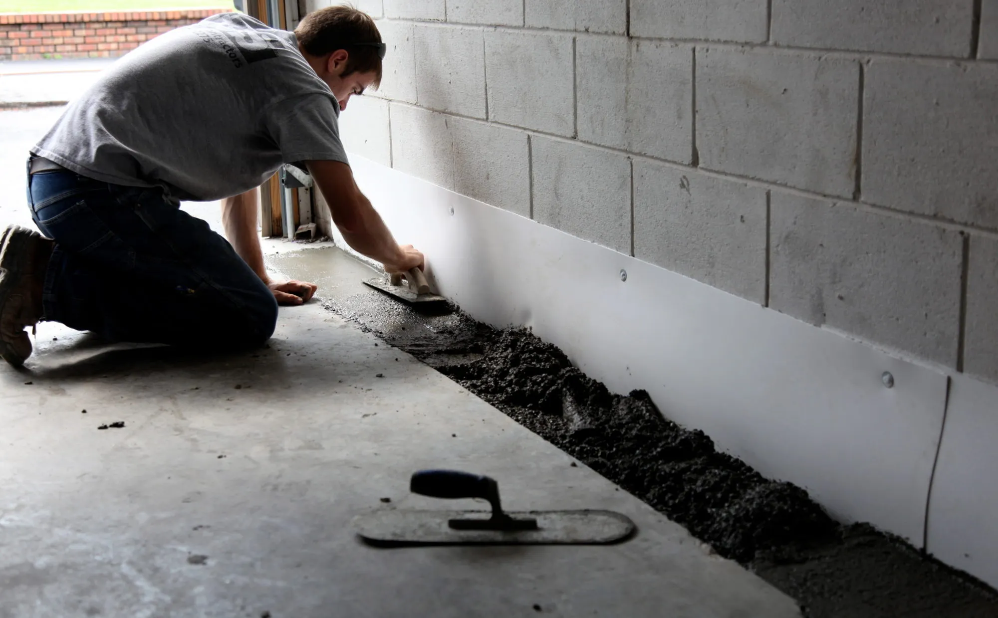 Basement Renovation: Warning Signs That Your Basement Requires Waterproofing Contractor Services