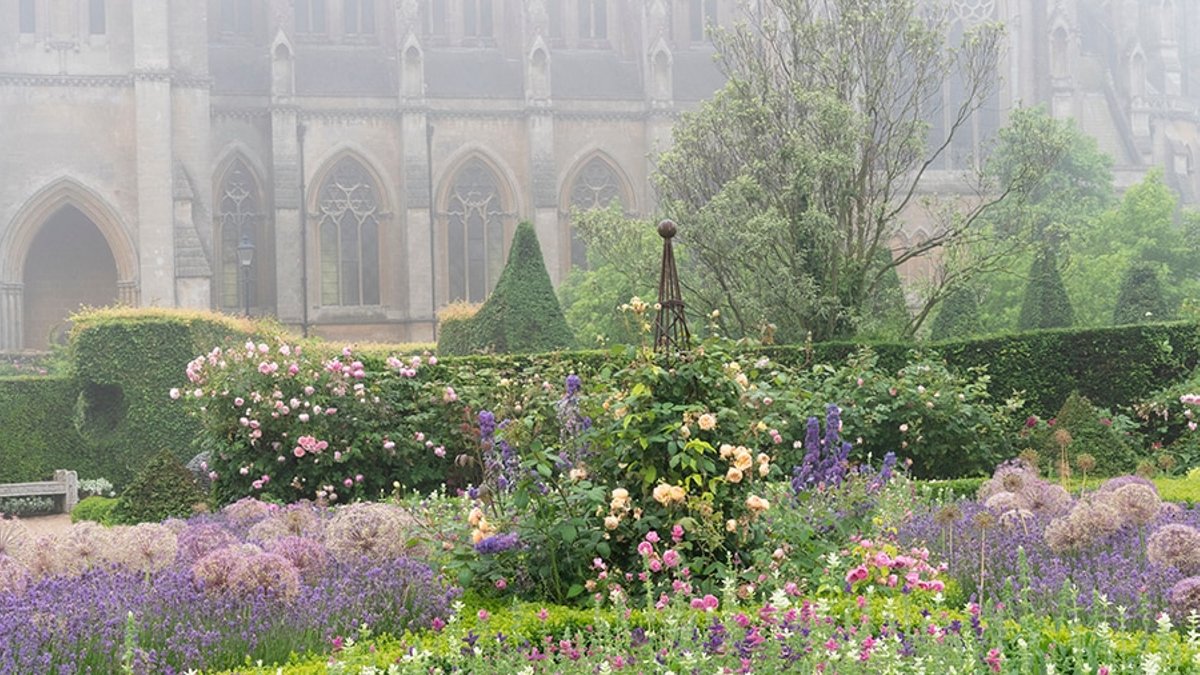 Secret gardens to visit in South England - south england gardens