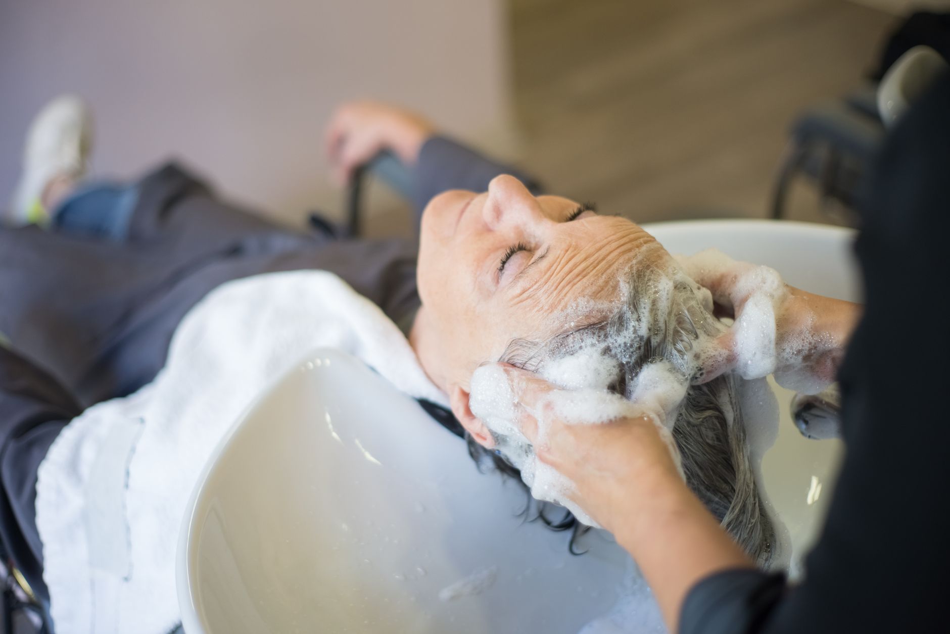 7 Causes of Scaling Scalp