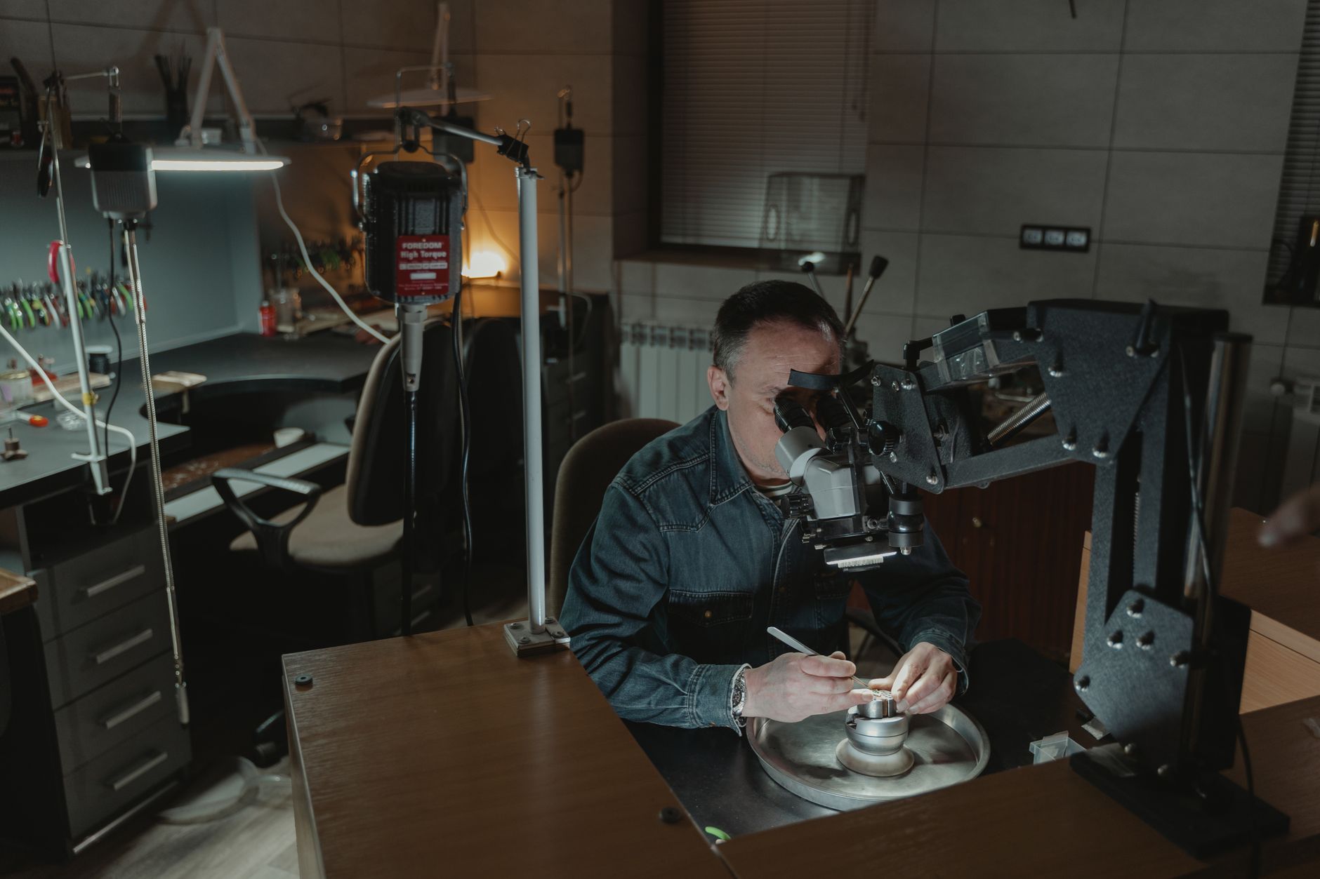 The Royal Jeweler’s Secrets: The Craftsmanship Behind Spanish Royal Engagement Rings