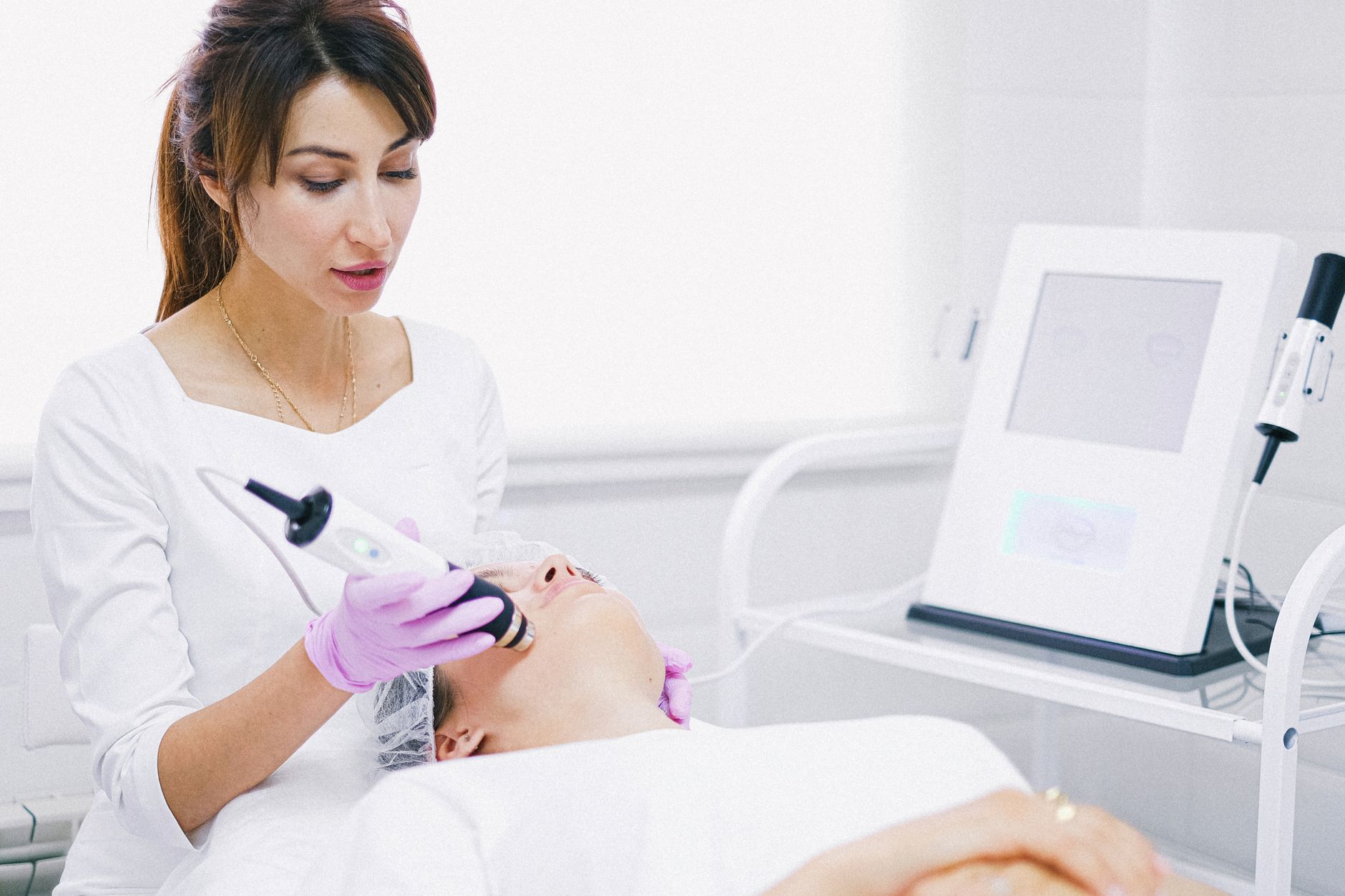 How to Tighten Facial Skin With Ultherapy