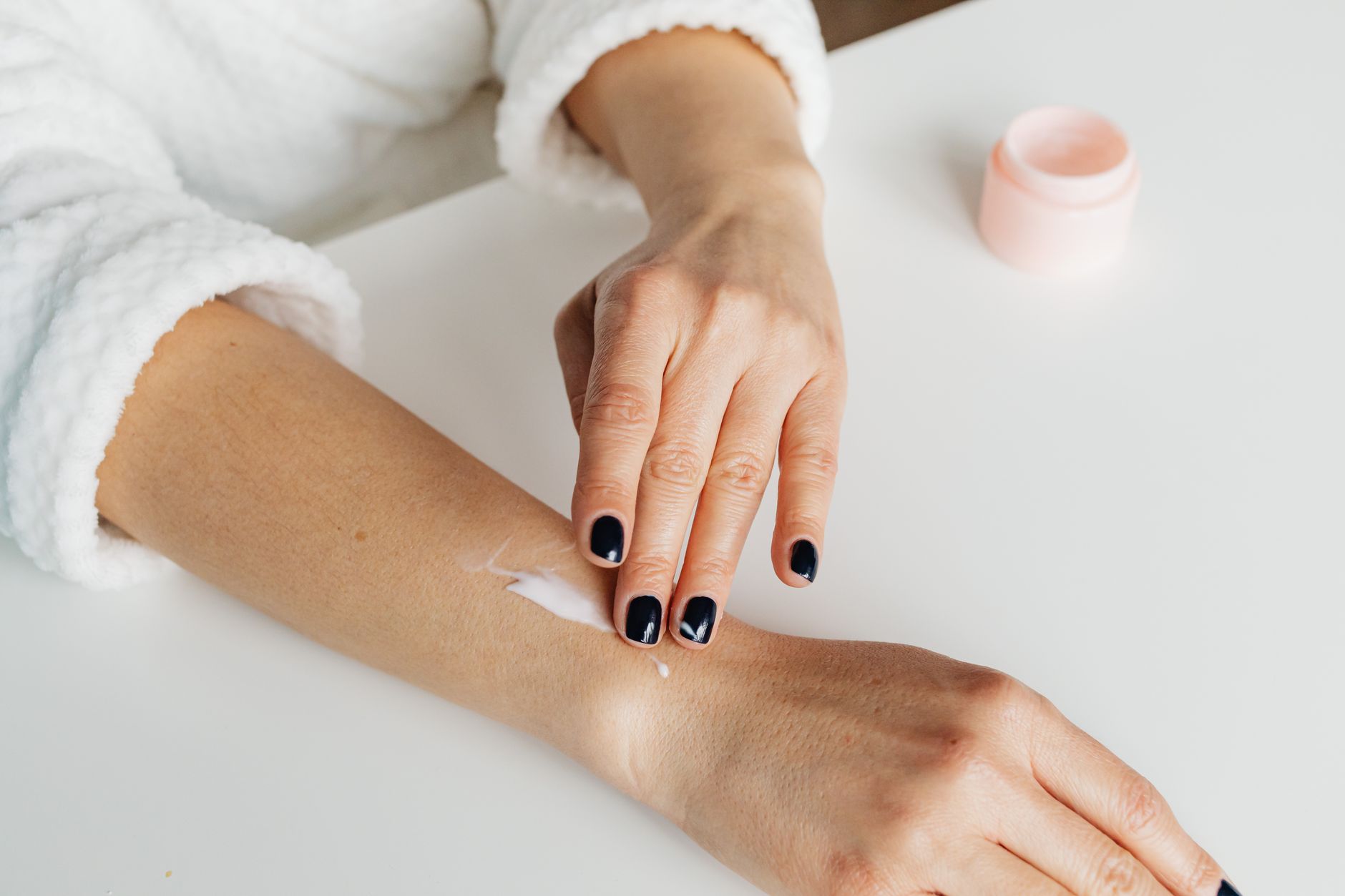 6 Benefits of Using a Hand Cream
