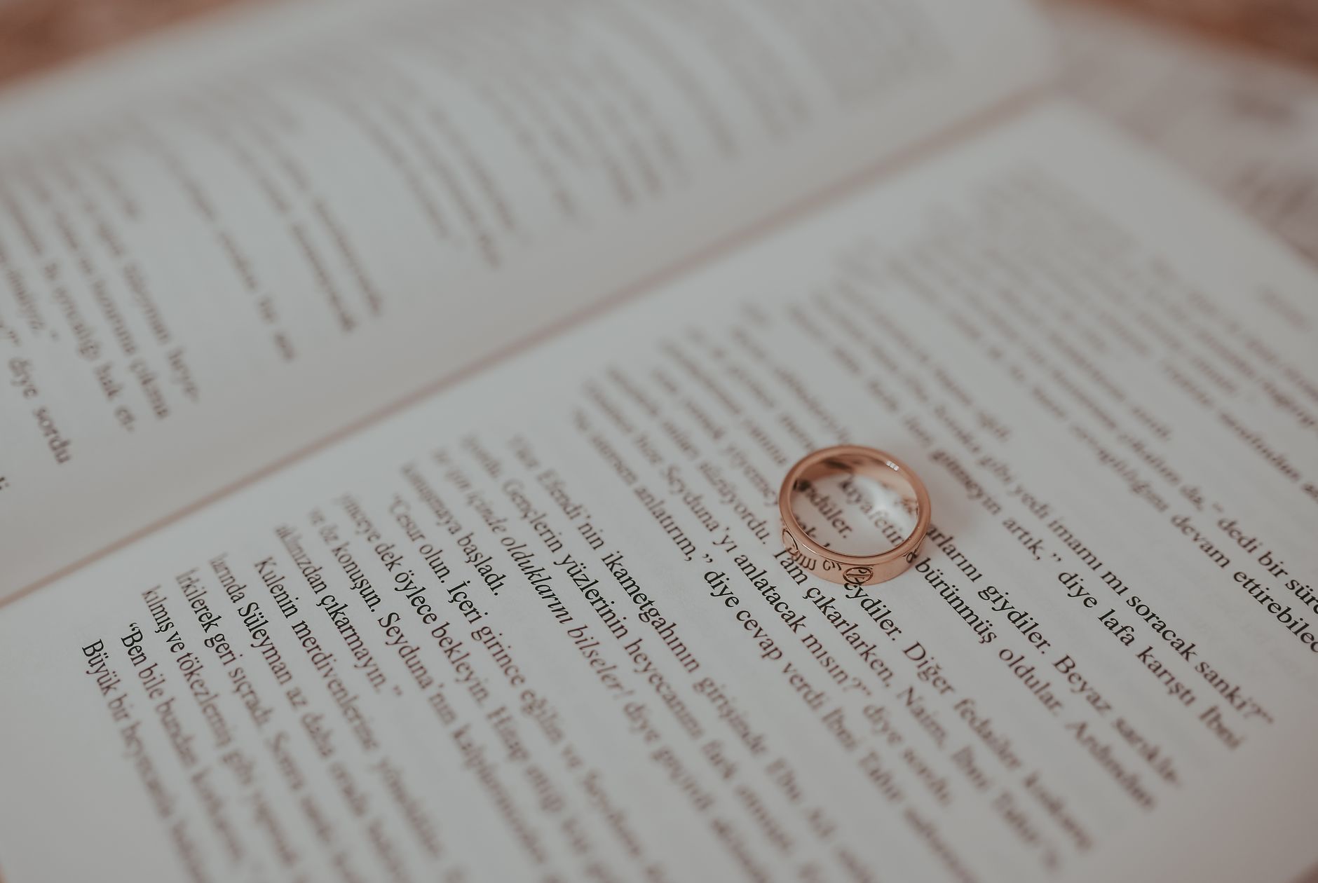 The Royal Ring’s Cultural Significance: A Symbol of Love, Power, and Wealth