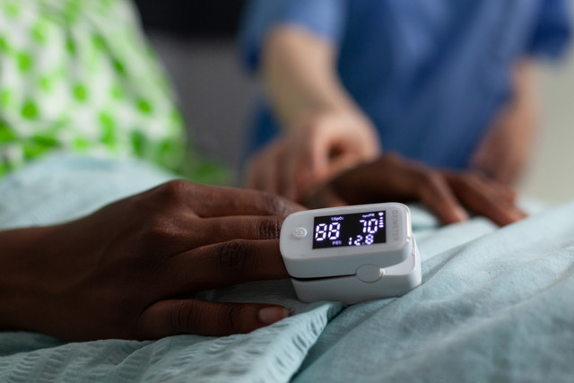 The Benefits of Using a Pulse Oximeter at Home