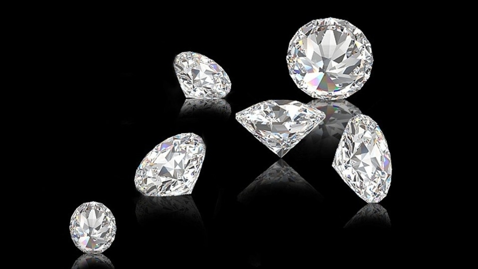 Navigating the Lab Grown Diamond Market in Accrington: A Closer Look at Lab Grown Diamonds UK