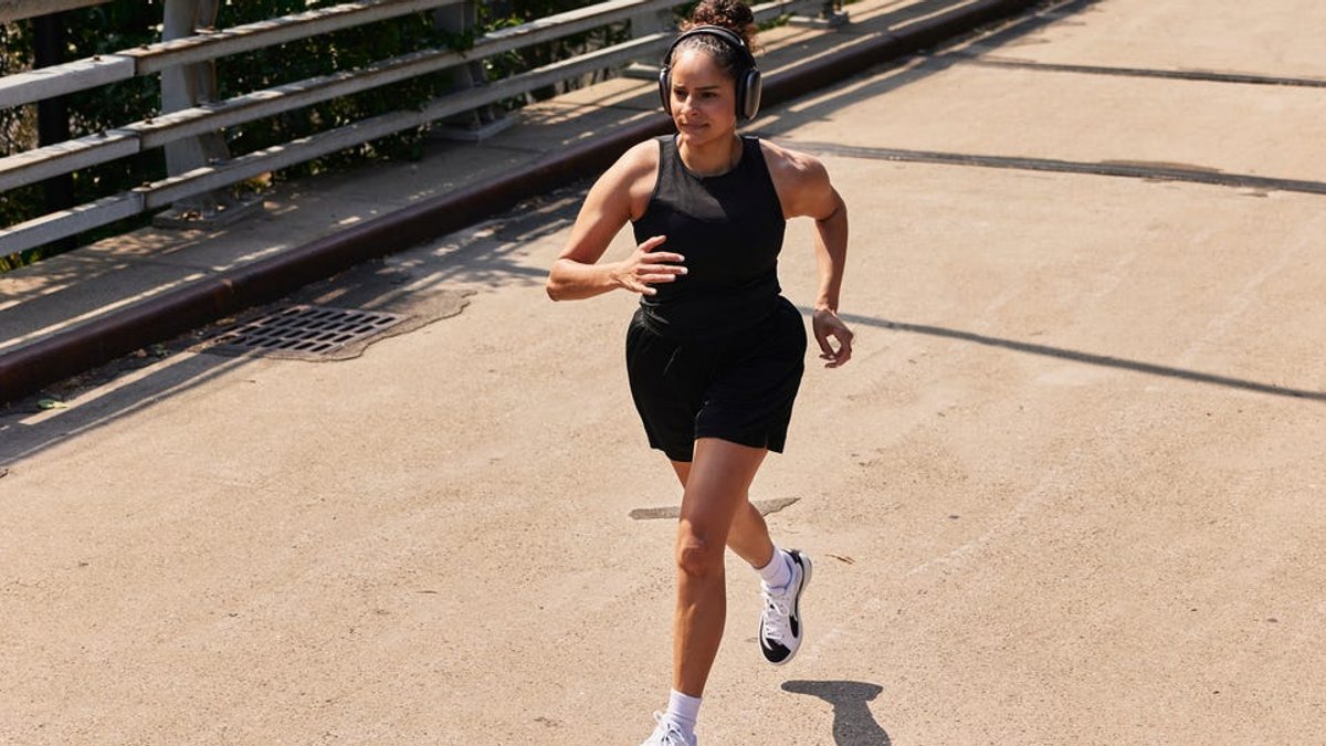 Study Shows Music Lightens Tough Running Sessions Study Shows Music Lightens Tough Running Sessions - music running
