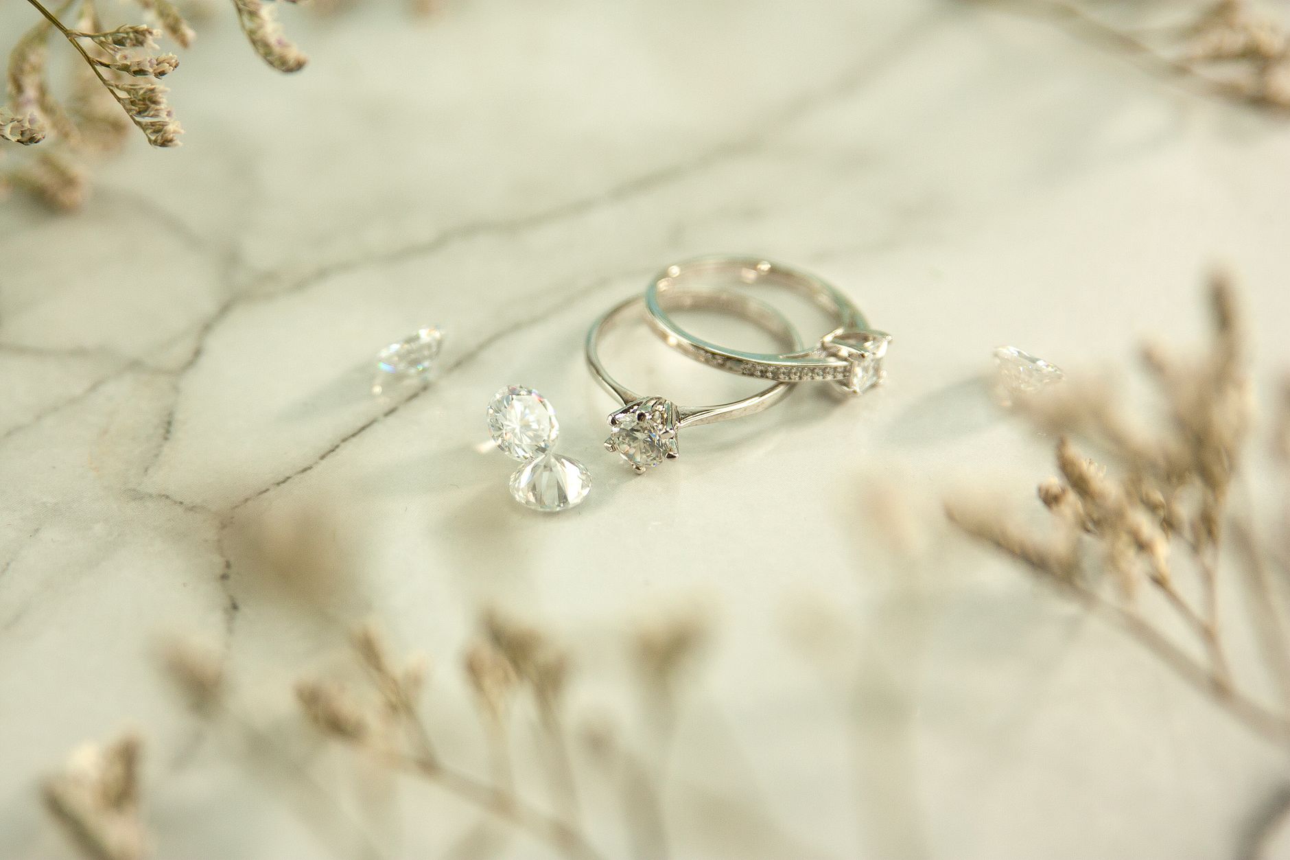Guide to knife edge engagement rings