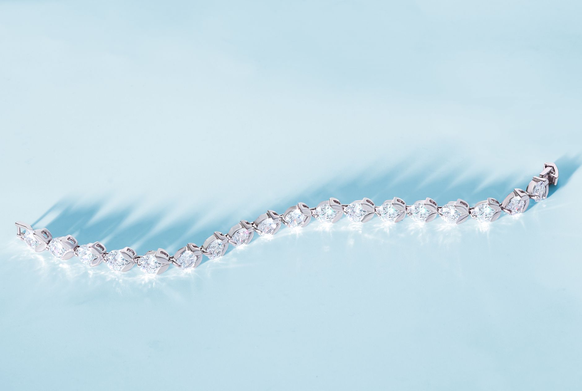 What to choose: moissanite or diamond?