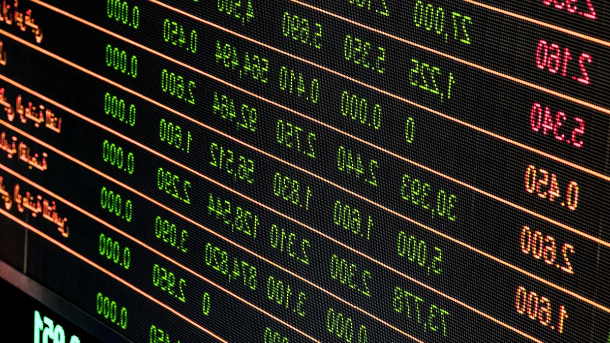 Australian value stocks crush growth in record surge Australian value stocks crush growth in record surge - value stocks