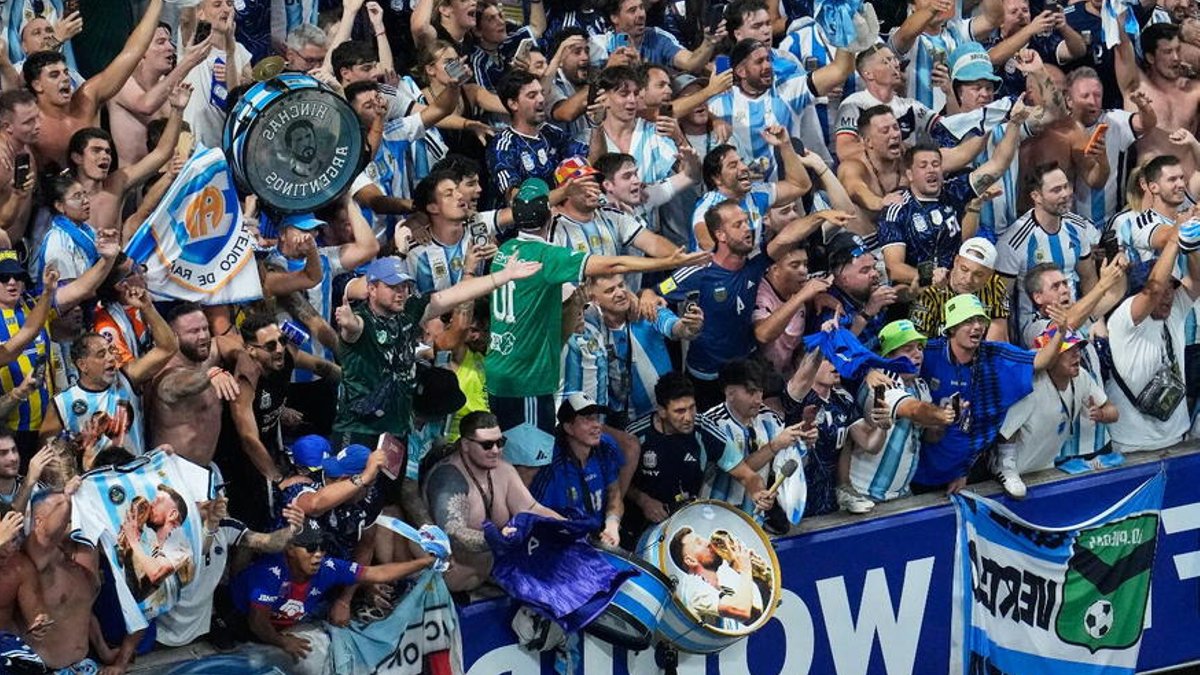 Foreign Fans Discover Real America Foreign Fans Discover Real America - foreign fans