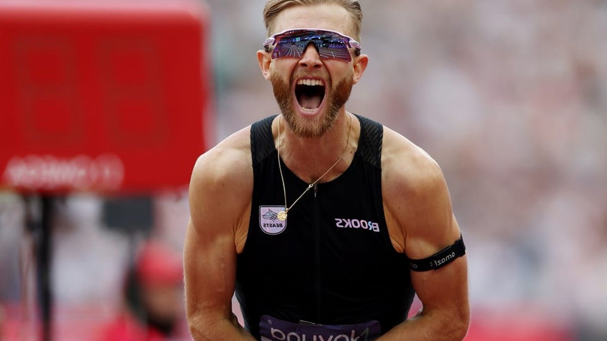 Kerr Breaks 27 Year Old Mile Record Kerr Breaks 27 Year Old Mile Record - mile record