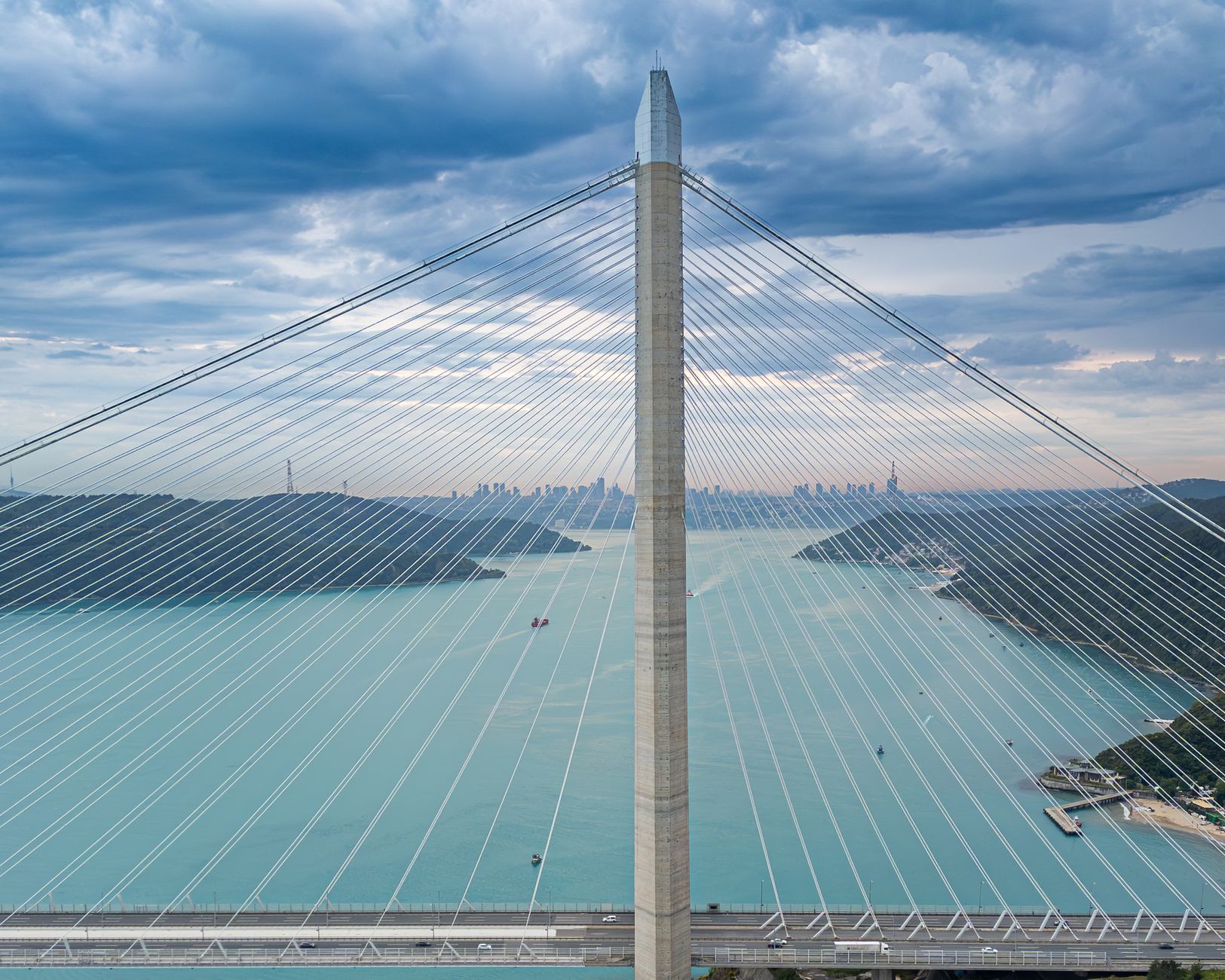 Europe to Asia via new polar cable
