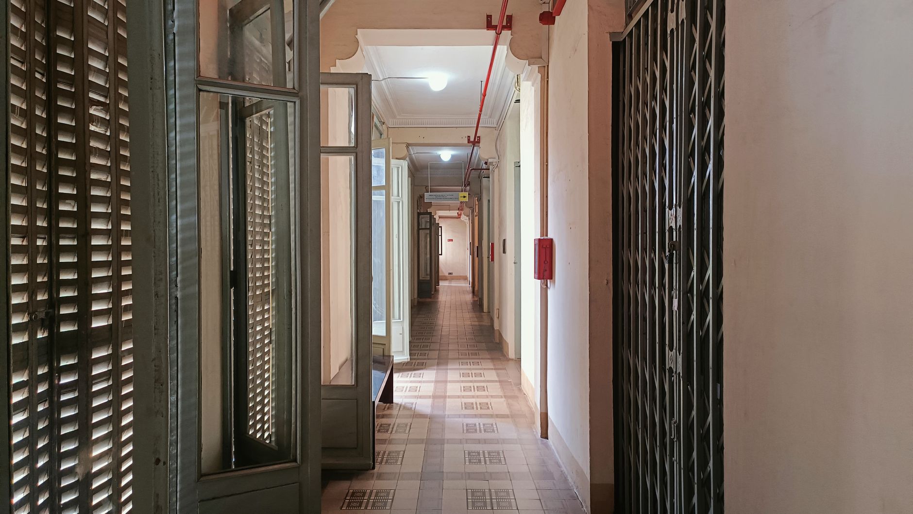 Corridor Is the Star of Atelierzero’s Milan Renovation