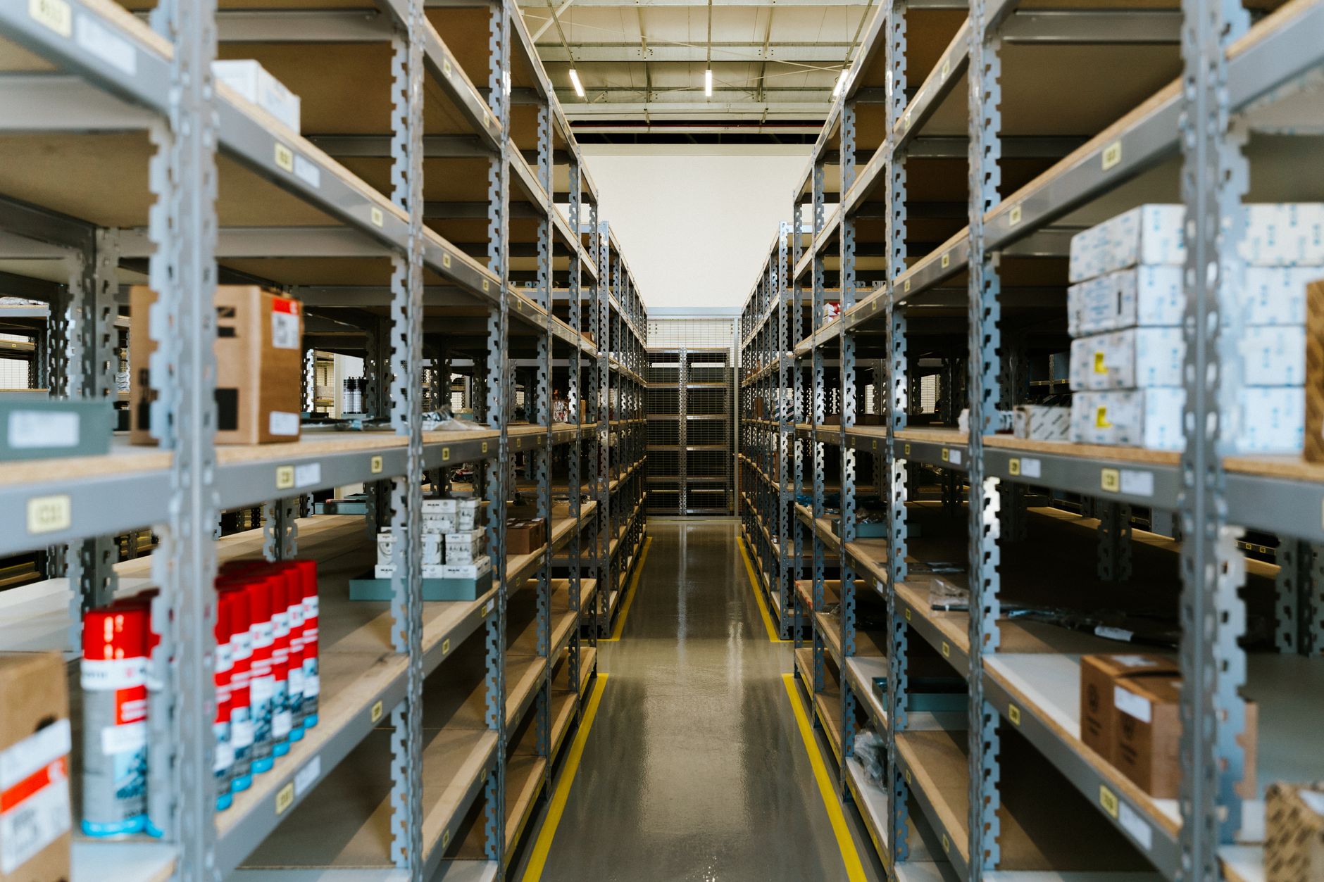 Shelving System Eases Fear of Commitment
