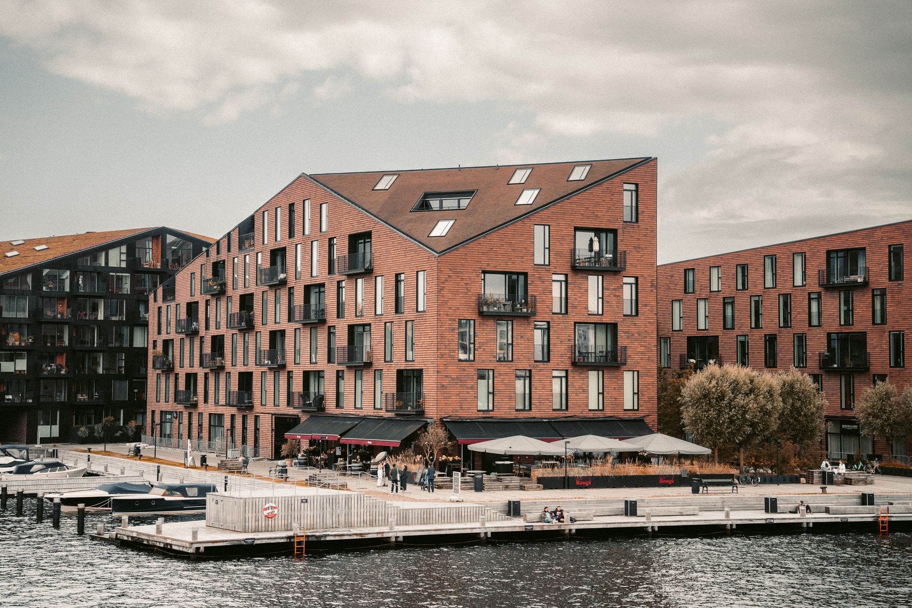 Louise Chens apartment resembles a boat