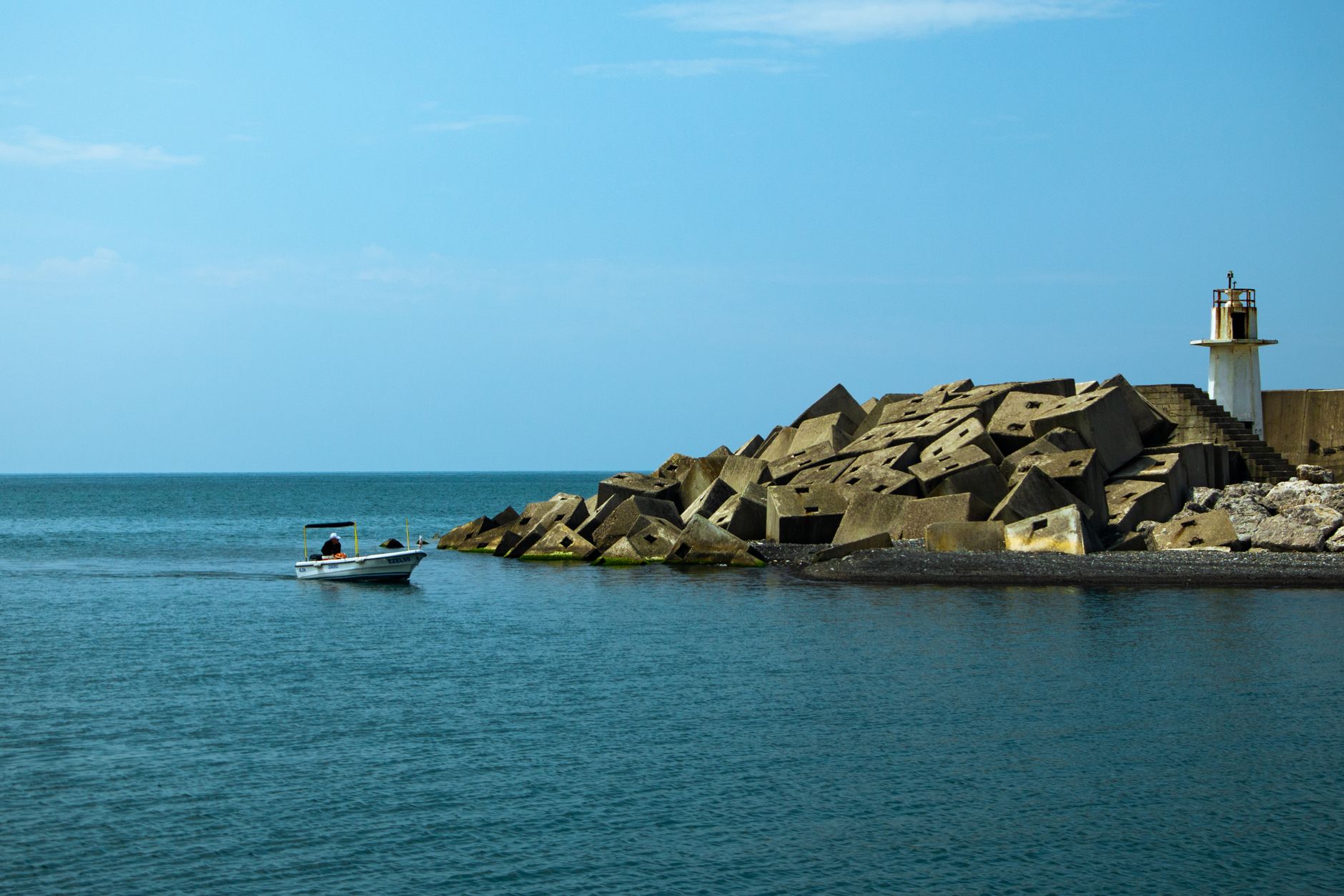 Hormuz Strait Remains Blocked for 94 Days
