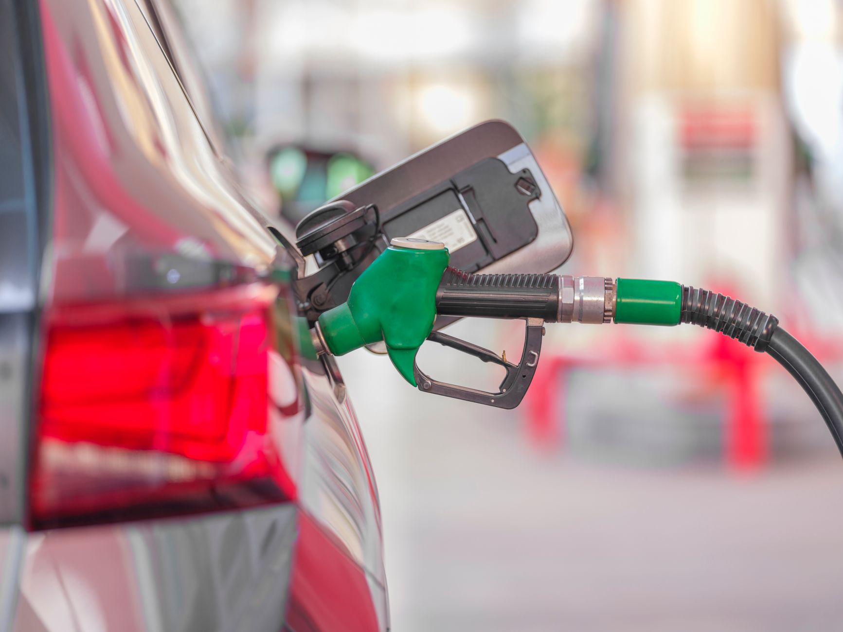 US-Iran talks resume as fuel cost threat lingers