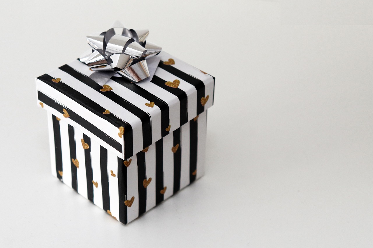 Best Anniversary gifts you can surprise your partner with!