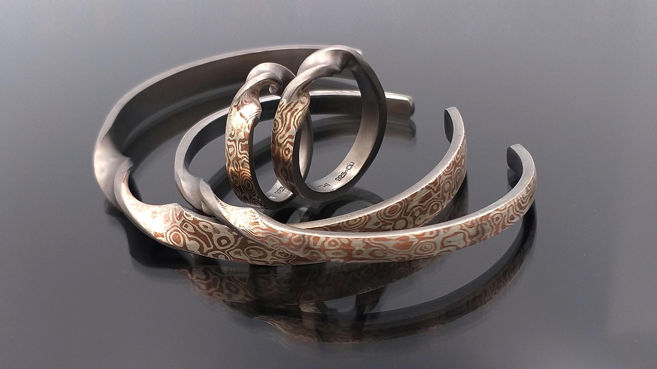 The Luxury of the Damascus steel Knife at Your Fingertips