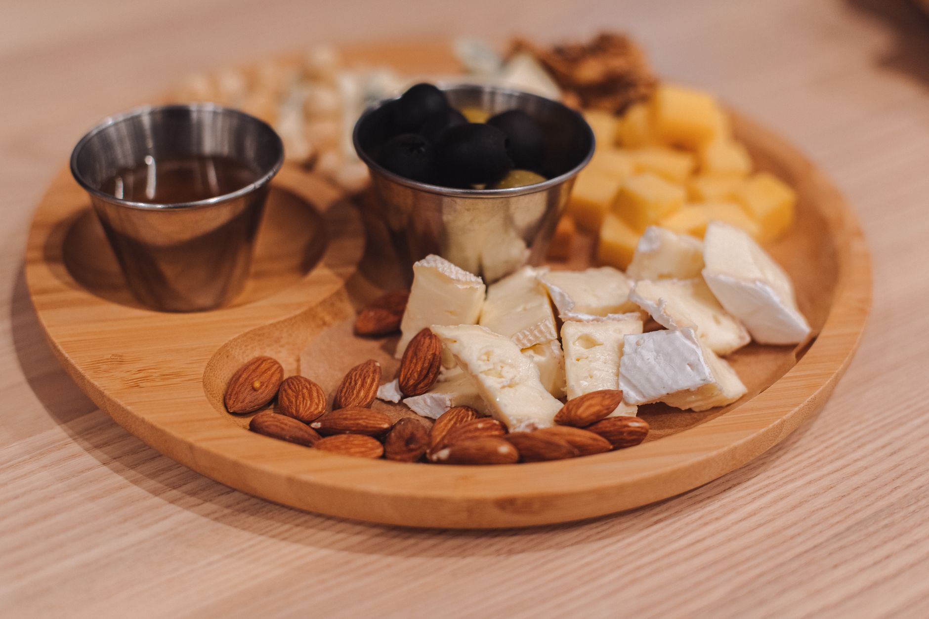 Learn All Types of Cheese you can Find and Taste in the UK