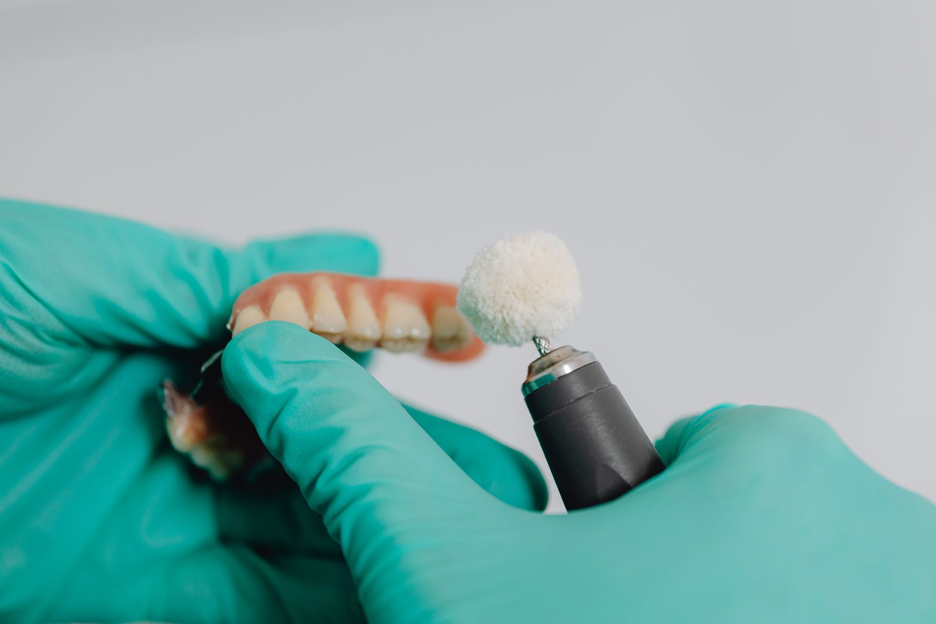 Acrylic partial dentures and how it fits
