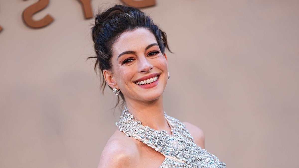 Anne Hathaway Owns Several Luxury Homes Anne Hathaway Owns Several Luxury Homes - luxury homes