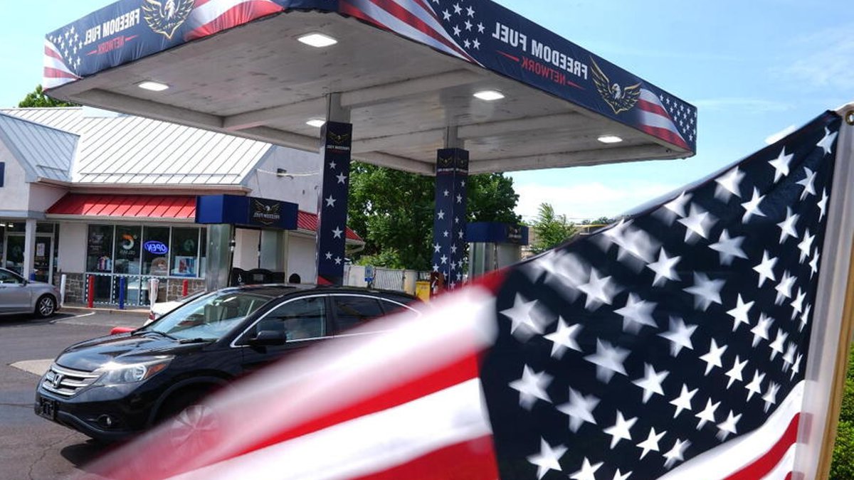 NFL coach, GOP fundraiser, brothers back Trump gas NFL coach, GOP fundraiser, brothers back Trump gas - trump gas stations