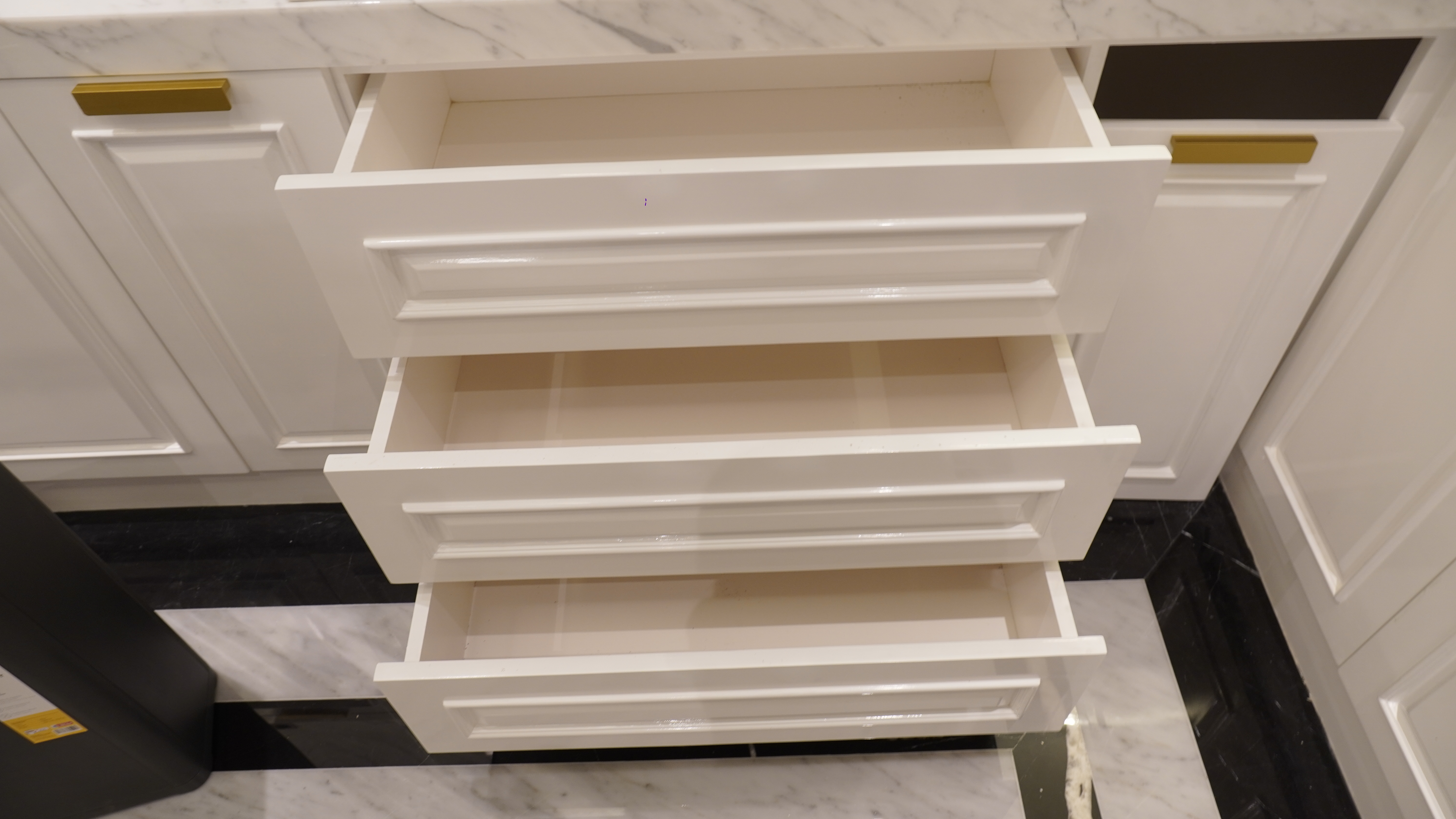 Proses pengerjaan cabinet kitchen set