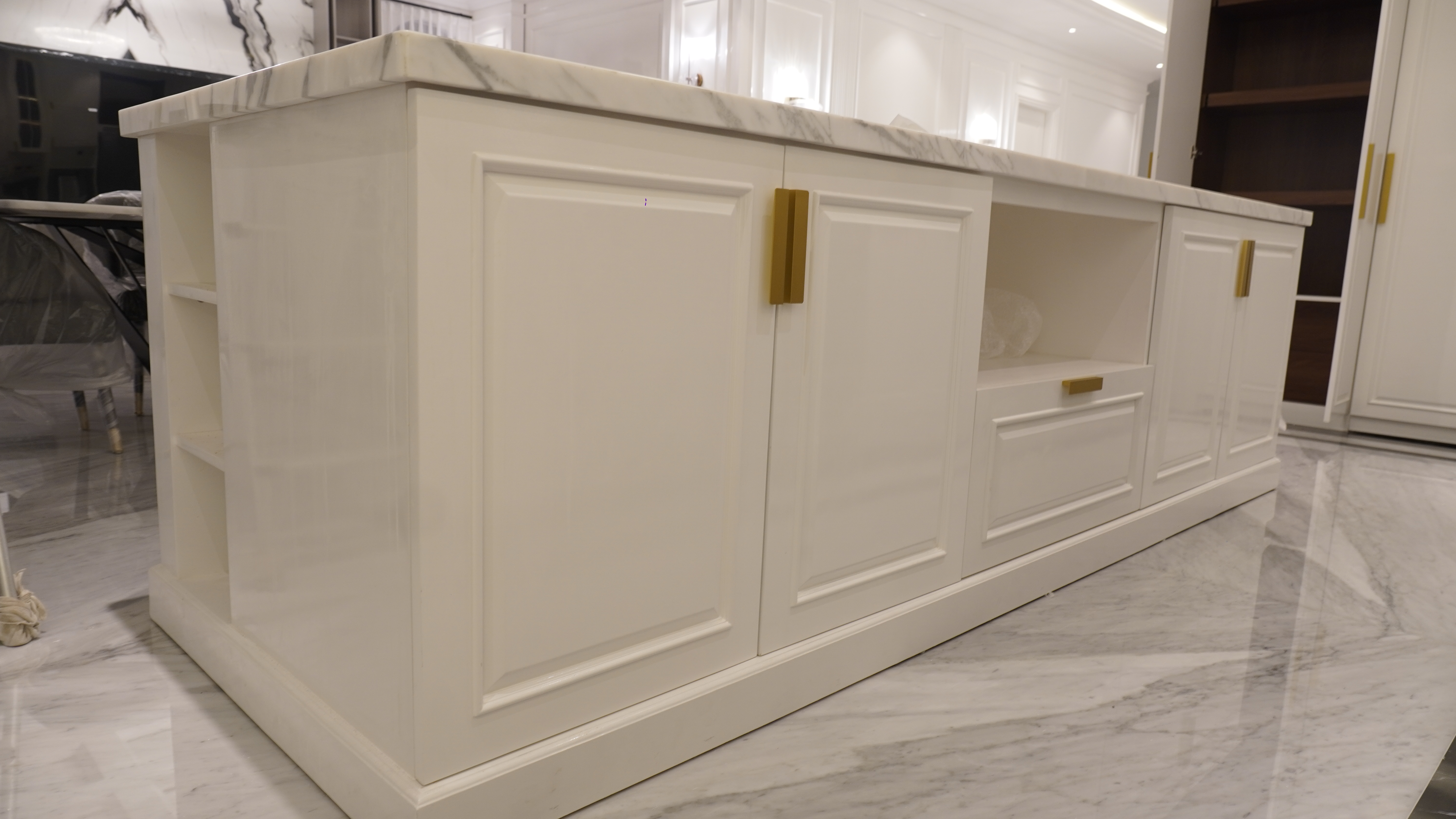 Island table dengan top marmer