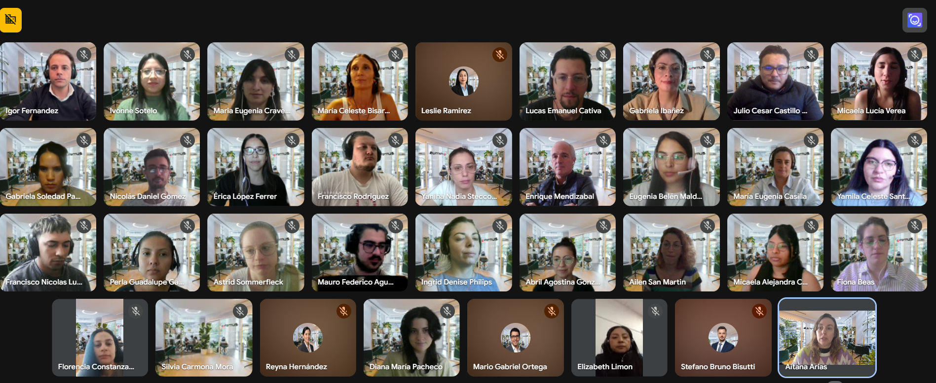 Equipo global de Xternus coordinando operaciones complejas con altos estándares de calidad y eficiencia