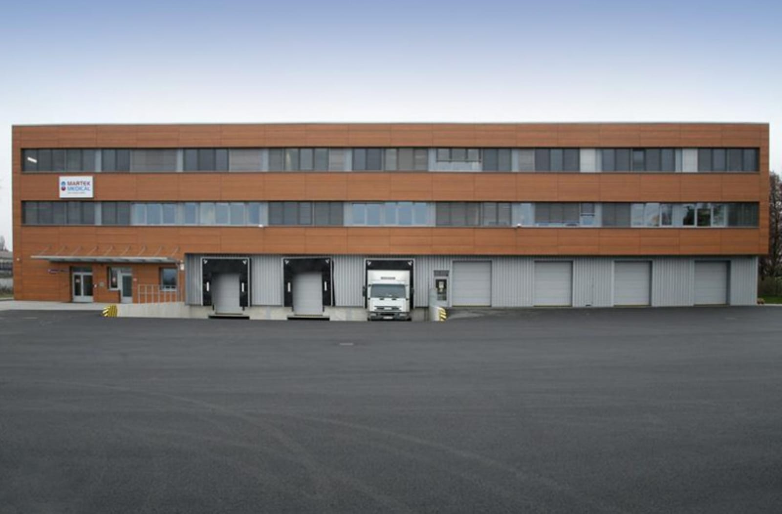 Obchodní, logistické a školicí centrum — fotografie 2