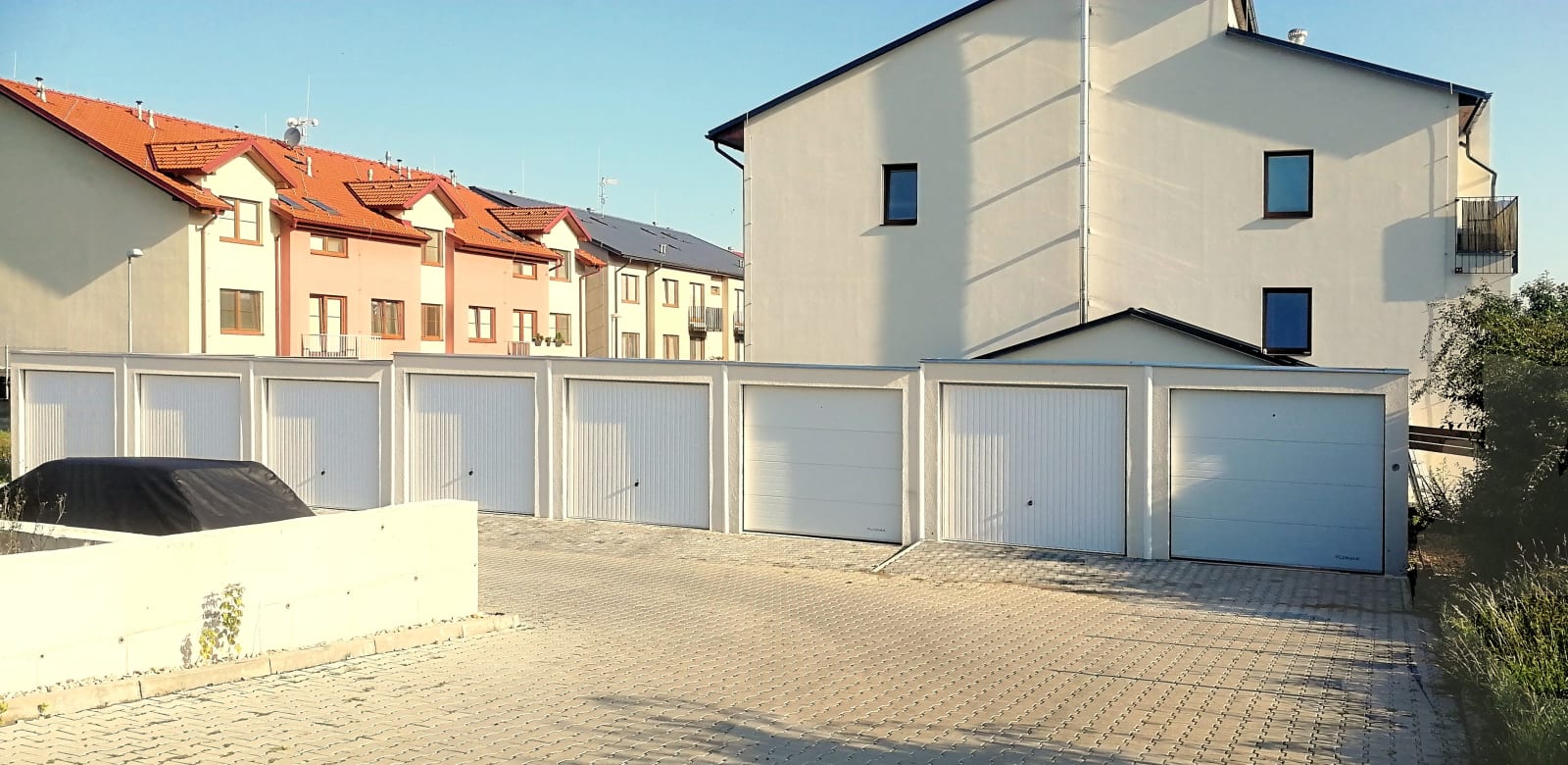 Náhled realizace Řadové garáže v ul. V Zákoutí