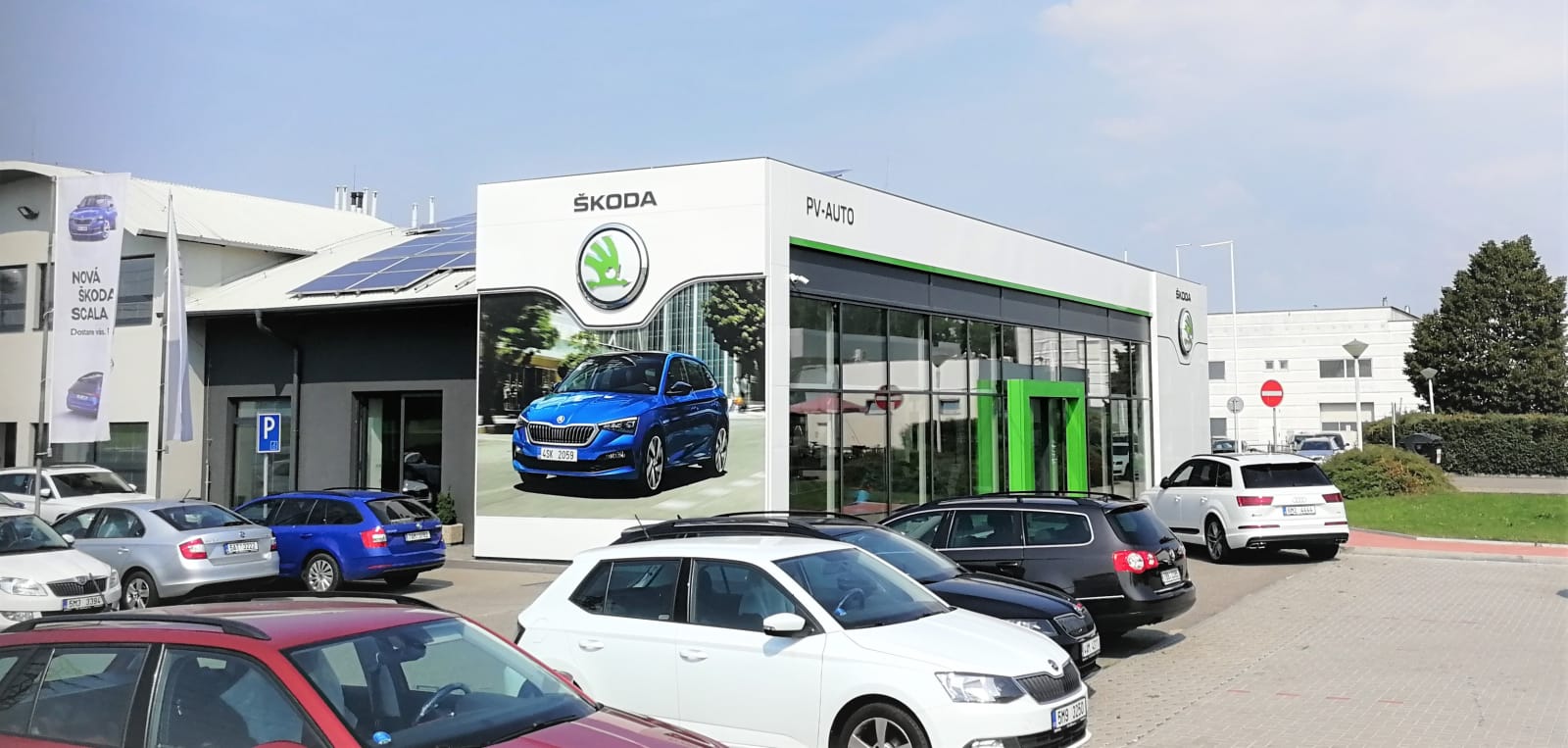 Přístavba a rekonstrukce autosalonu — fotografie 2