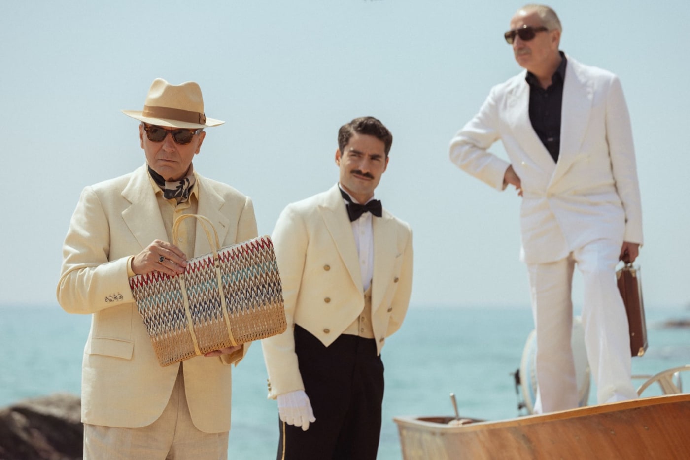 José Coronado, Gonzalo de Castro e José Condessa na praia, em El problema final