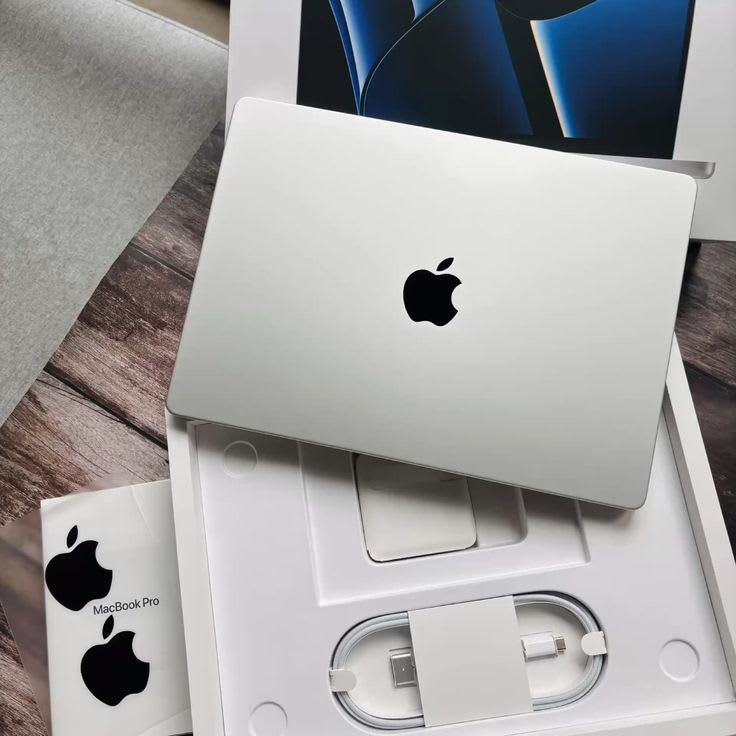 MacBook Pro 14" M2 Pro / Max (2023)