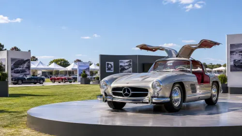 Mercedes-Benz 300 SL Gullwing Classic Car Exhibition Wallpaper