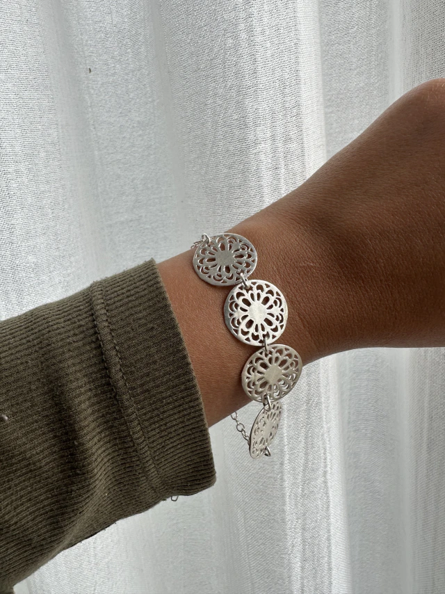 Pulsera de plata mándala calada