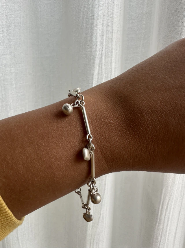 Pulsera de plata canutillos y dijes