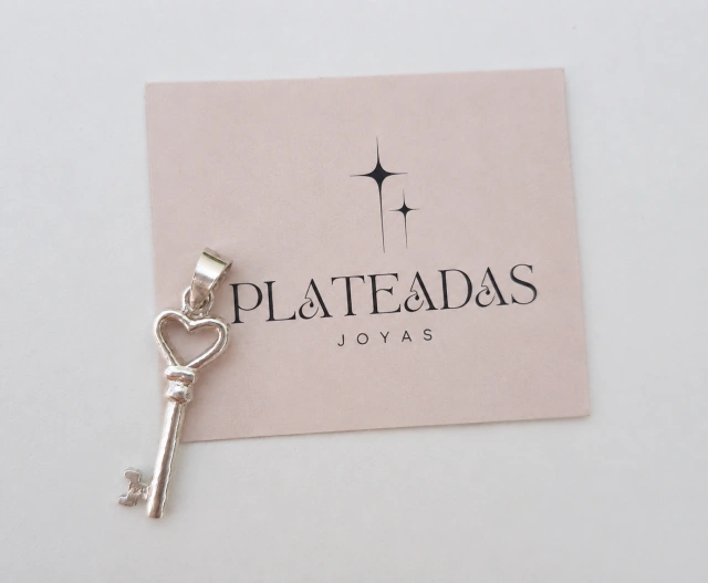 dije de plata llave