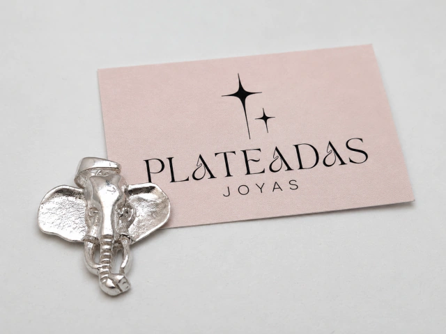Dije de plata elefante
