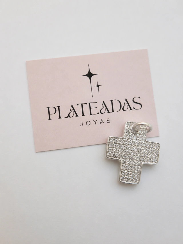 Dije de plata y piedra