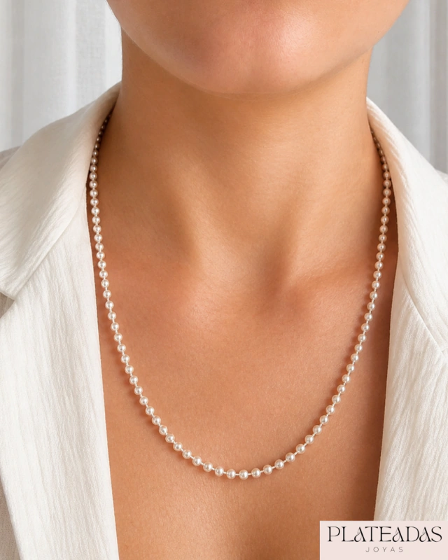 Cadena de plata uniforme