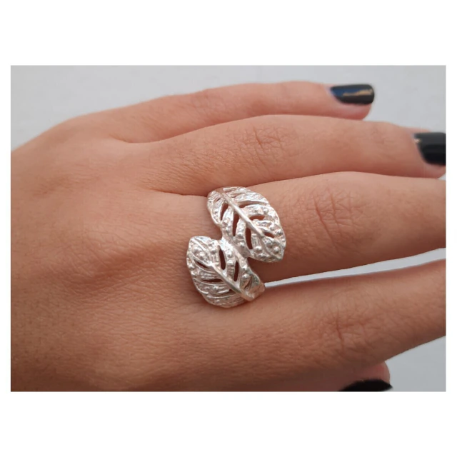 Anillo de plata dos hojas