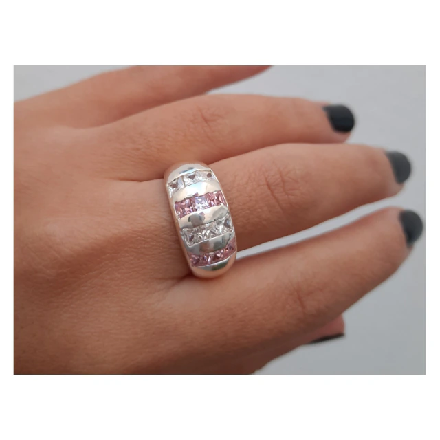 Anillo de plata y piedra bicolor