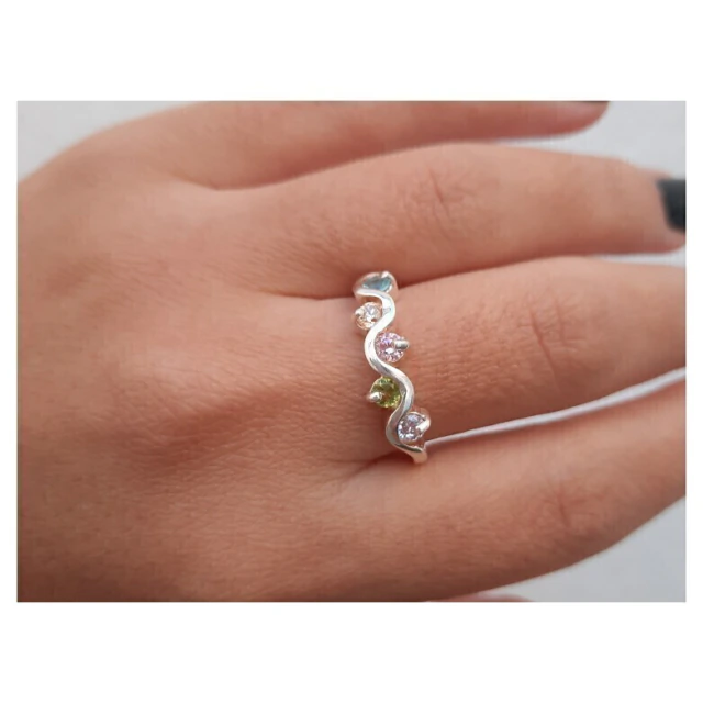Anillo de plata y piedra