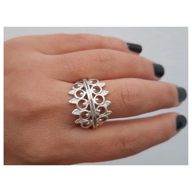 Anillo de plata texturizado