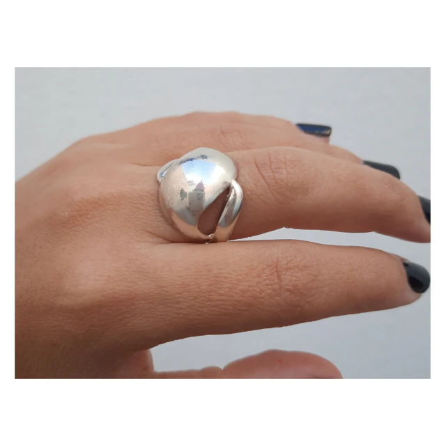 Anillo de plata diseño media esfera