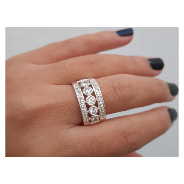Anillo de plata cinta piedra